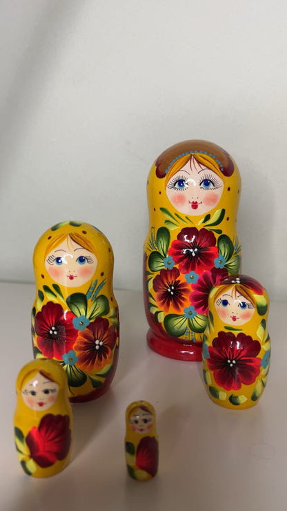 Kunstvolle "Matrjoschka" – Symbol russischer Kultur & Familie