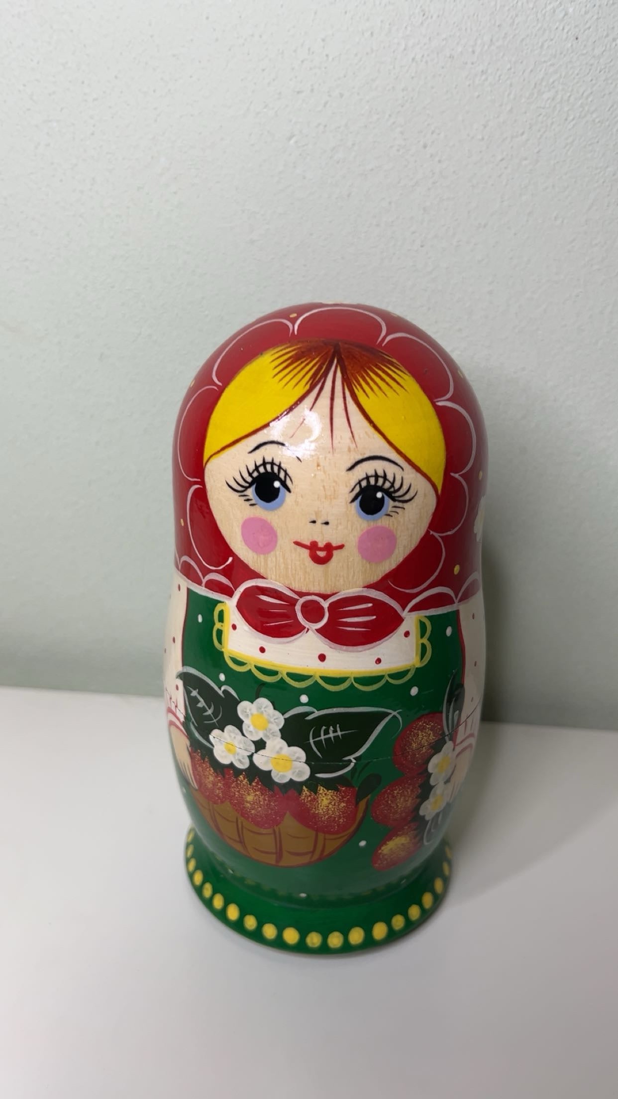 "Matrjoschka" Puppe – Farbenfrohes Unikat aus russischer Handarbeit