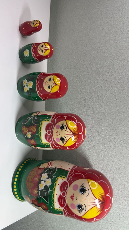 "Matrjoschka" Puppe – Farbenfrohes Unikat aus russischer Handarbeit